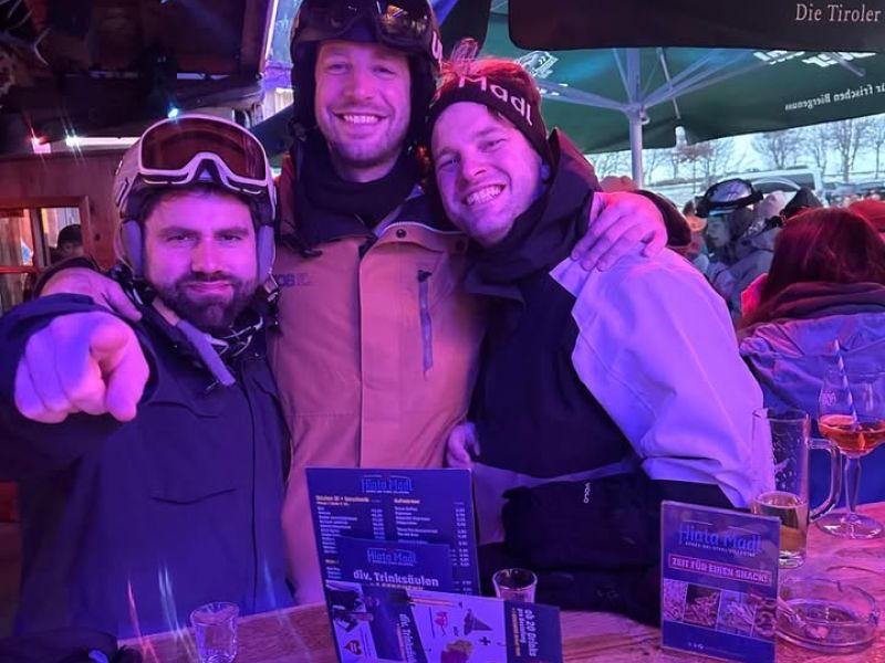Having fun @hiatamadl_apresski 🥳🍻

#hiatamadl #aufinshiata #apresskiparty #mayrhofenimzillertal #horberg