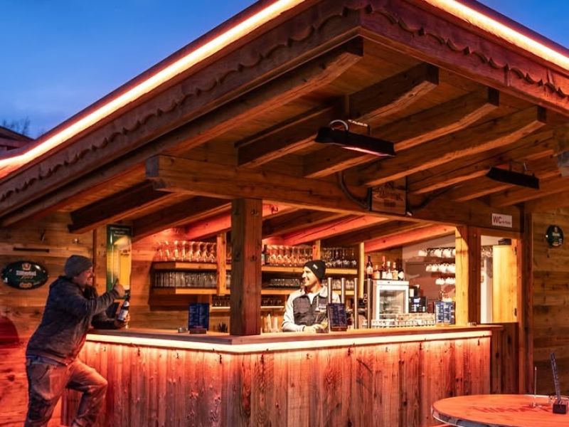 Kennst du schon unsere Außenbar? 🤔🍻
.
.
.
#hiatamadl #außenbar #mountopolis #horbergbahn #mayrhofen #apresski #apresskiparty #visitus #freundetreffen #havingfun